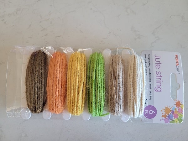Jute string used for tying the Mom or Mum gift box. Makes an easy bow.