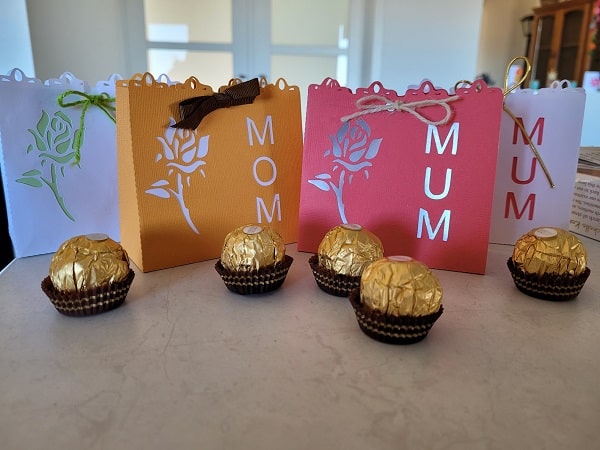 Mum and Mom gift boxes for you to put a special gift inside