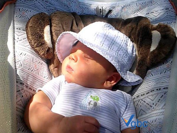 Tắm nắng cho trẻ sơ sinh như thế nào? Cách tắm nắng cho trẻ đúng cách