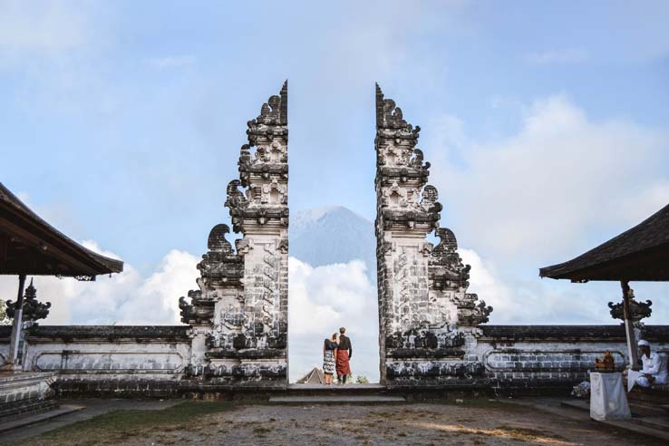 Bali---Traditional-Clothing-and-Etiquette Pura Lempuyang