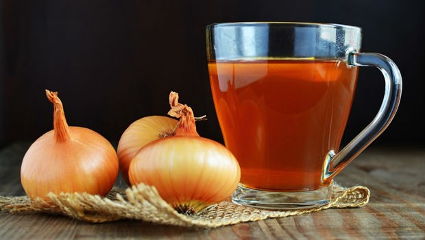 Como fazer chá de alho com cebola Como fazer chá de alho com cebola
