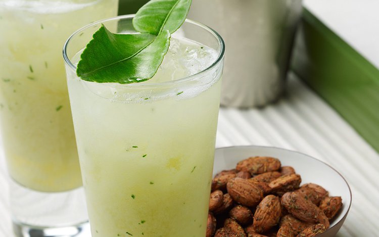 Suco Detox de Amêndoa Para Eliminar Inchaço Abdominal Suco de amêndoa com laranja e uva para eliminar inchaço abdominal (como fazer e dicas)