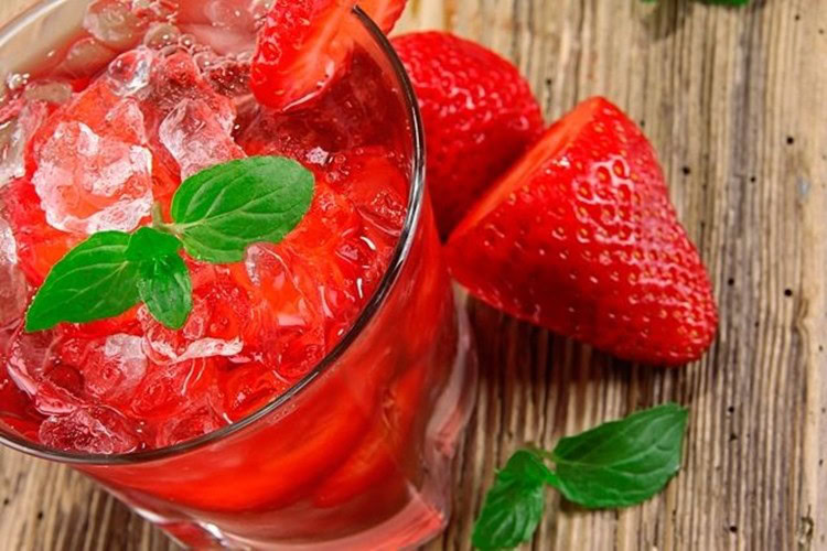 Benefícios do Suco de Morango Suco de Morango é bom para gastrite e emagrecer: veja os 15 benefícios