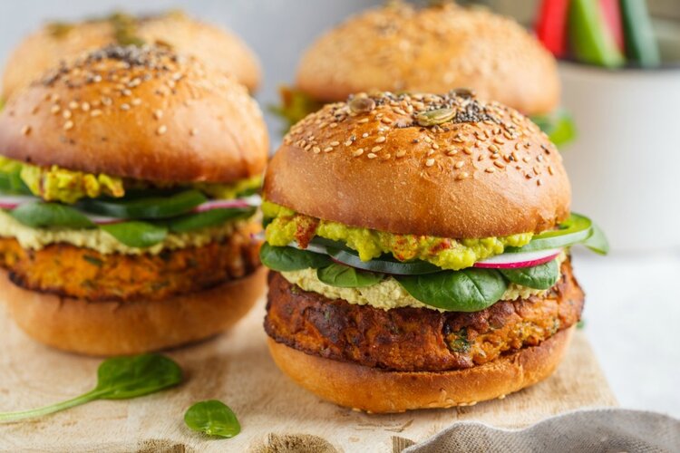 hamburguer de grao de bico de manjericao hamburguer de grao de bico de manjericao