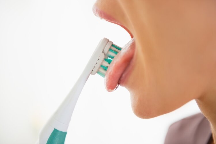 escovar a lingua para prevenir o mau halito escovar a lingua para prevenir o mau halito