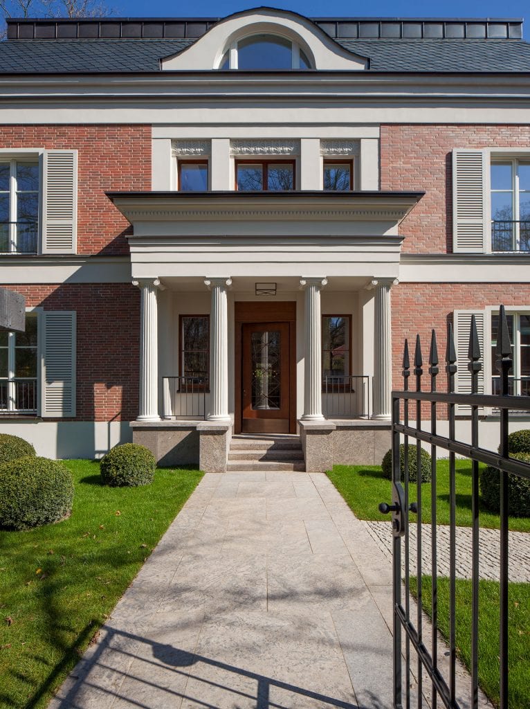 Berlin-Dahlem in der Peter-Lenne-Str Haus Weyhe Eingang