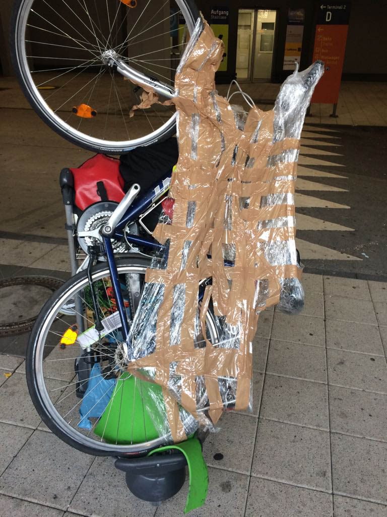 as fahrrad dazu rechtzeitig bei der gepäckabfertigung aufgegeben