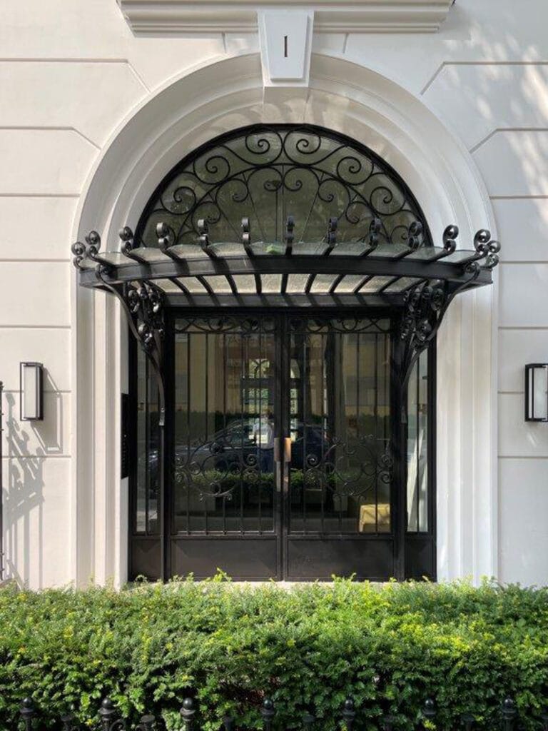 Wrought iron entry door of EISENZAHN 1, 12 luxury apartments in Berlin