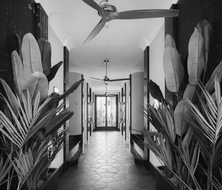 Eingangshalle Emser Straße in schwarz weiß