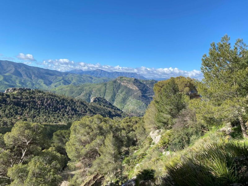 Berglandschaft mit blauem Himmel