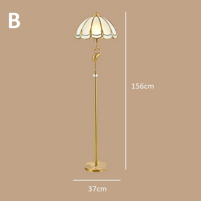 Europejska lampa stojąca złota vintage elegancka i stylowa. Do salonu, do sypialni, do gabinetu.