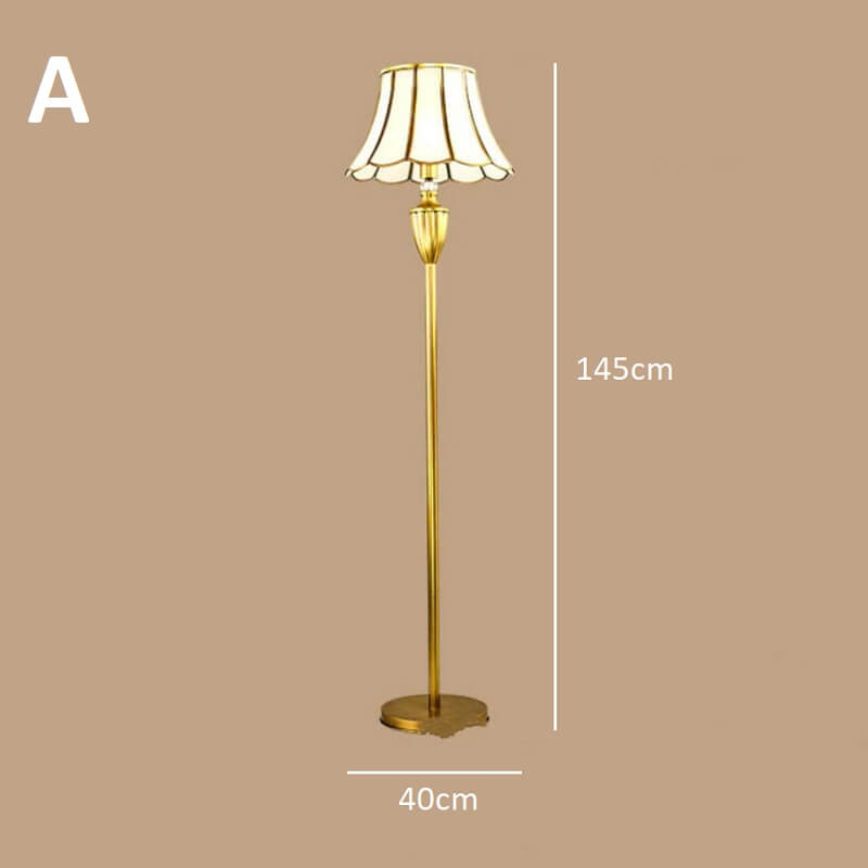 Europejska lampa stojąca złota vintage elegancka i stylowa. Do salonu, do sypialni, do gabinetu.