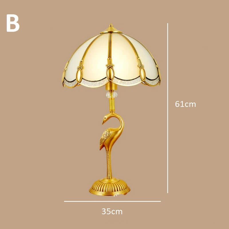Europejska lampa stojąca złota vintage elegancka i stylowa. Do salonu, do sypialni, do gabinetu.
