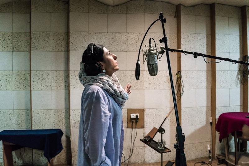 Iranian female singer Sayeh singing in the studio