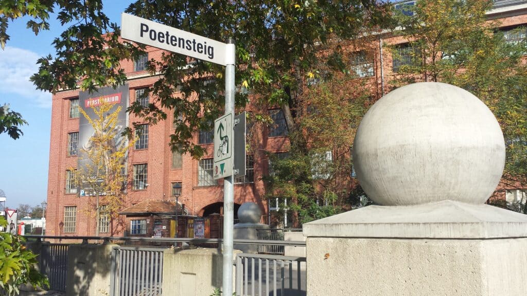 Eine sehr veränderte Straßenecke