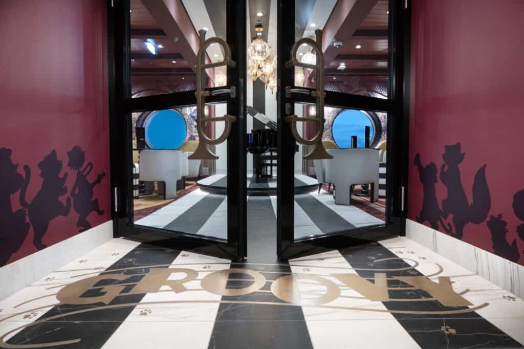 Named for everyone’s favorite music-loving feline from the film, Scat Cat Lounge will bring the groovy penthouse performance of “Ev’rybody Wants to be a Cat” into the real world for the first time aboard the Disney Treasure. The venue combines the elegance of an old-school jazz club with artistic references to “The Aristocats.” Guests will notice a variety of hidden cat details and nods to the classic film, including the paw-covered piano. (Kent Phillips, photographer)