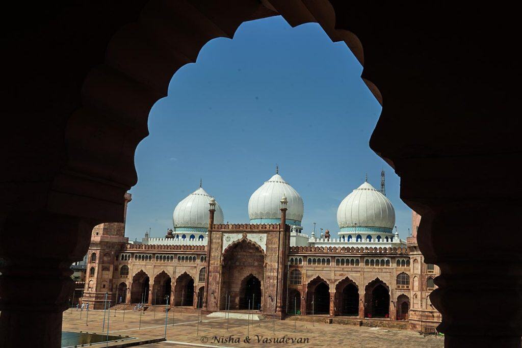 taj-ul-masajid the biggest mosque in india