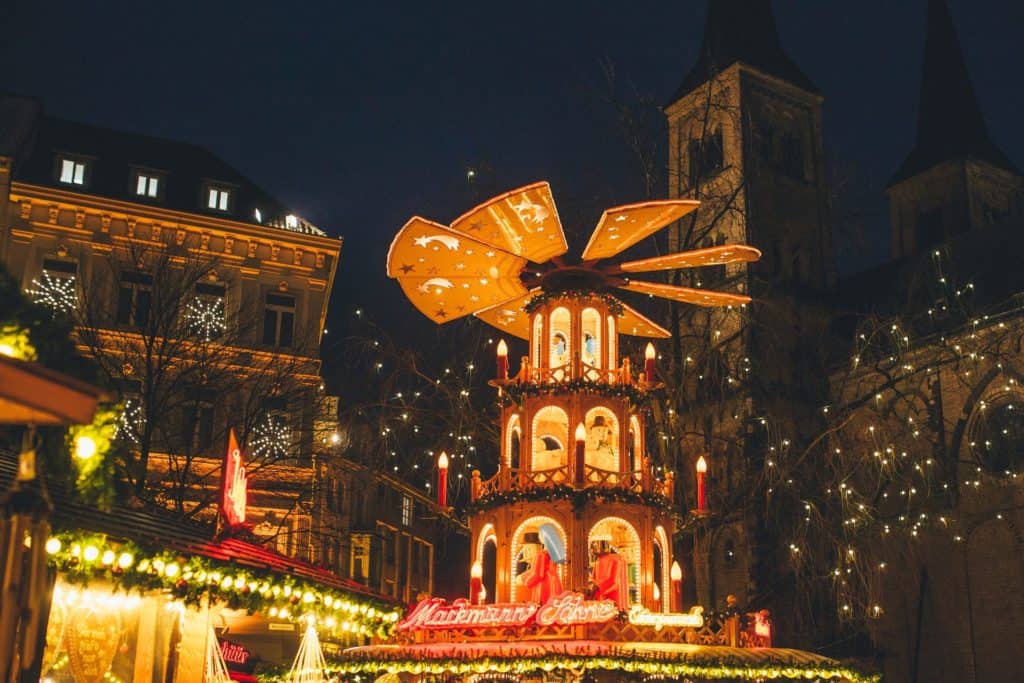 Weihnachtsmarkt in Bonn, Glühweinpyramide.