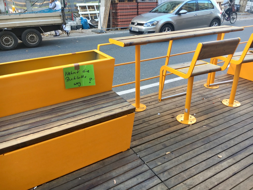 Parklets Straßenmöbel Begegnungszone Bergmannstraße Kreuzberg Berlin ©Oliver Nurmich