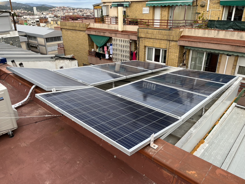Instalación de placas solares sobre tejado