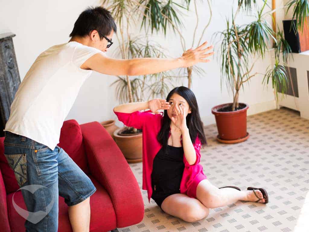 施暴者