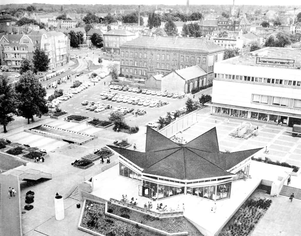Cottbus: H. Müllers „Auftrag“ in der Turnhalle