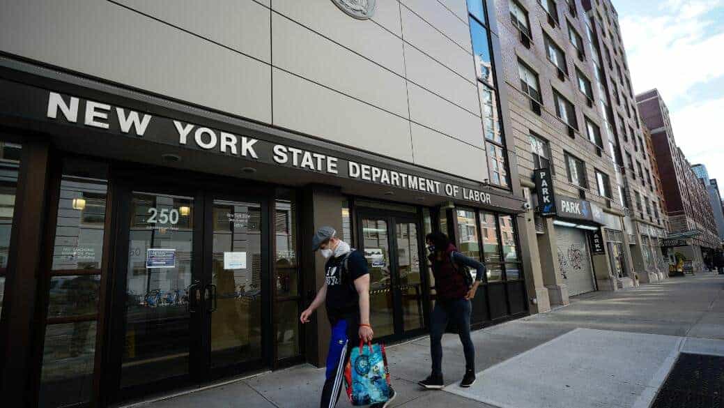 申请失业救济人数领先,GameStop 销售额不及预期