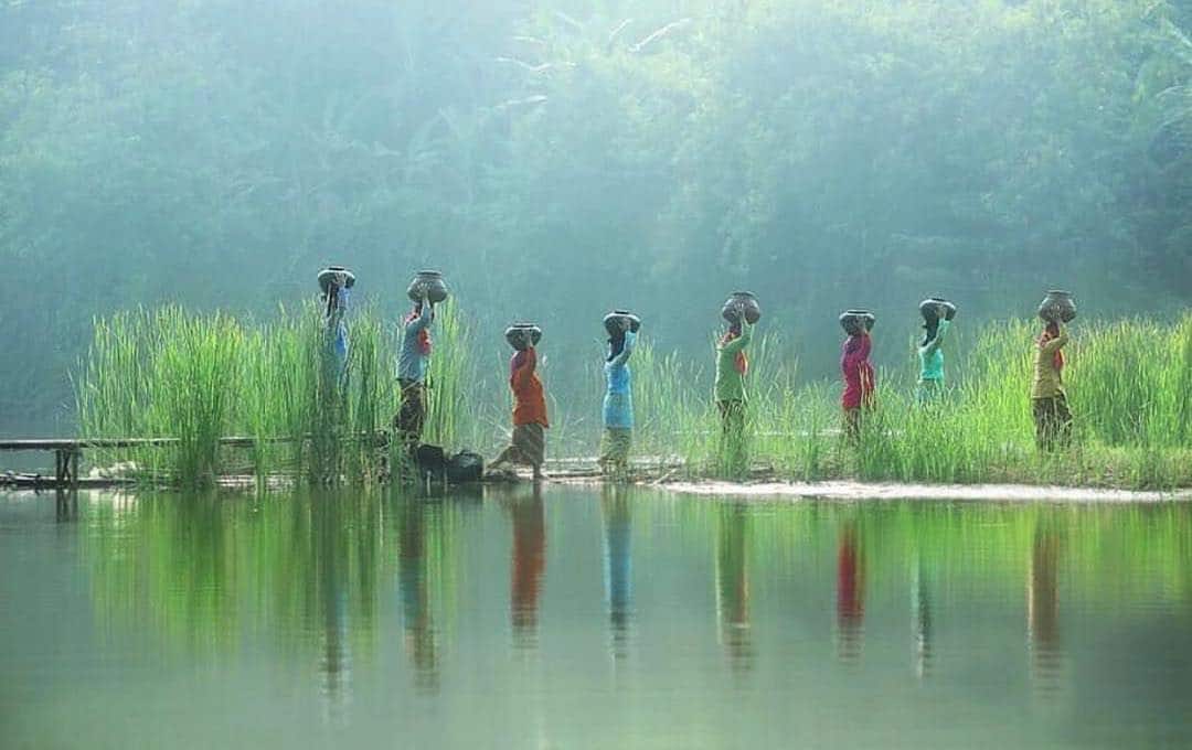 42+ Potret Masyarakat Desa Terbaik Karya Fotografer Indonesia 9 02. Foto Pariwisata Pedesaan - Karya Achmad Munasit / Asit - Design Erlistic