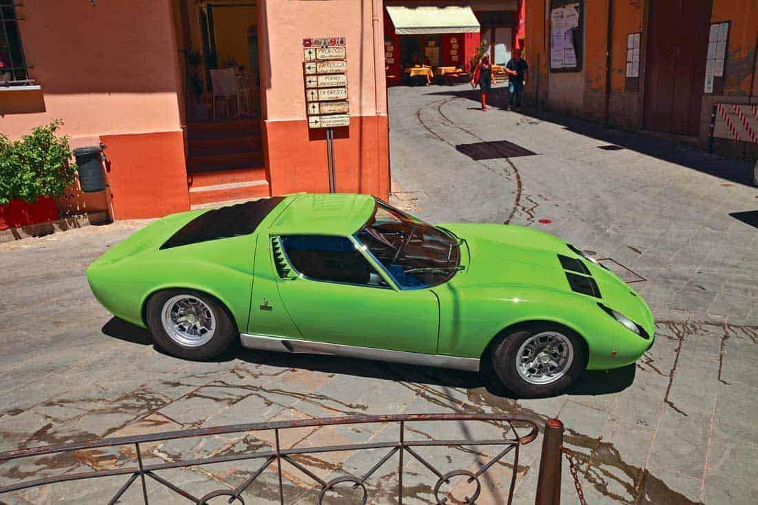 Классический Lamborghini Miura Классический Lamborghini Miura