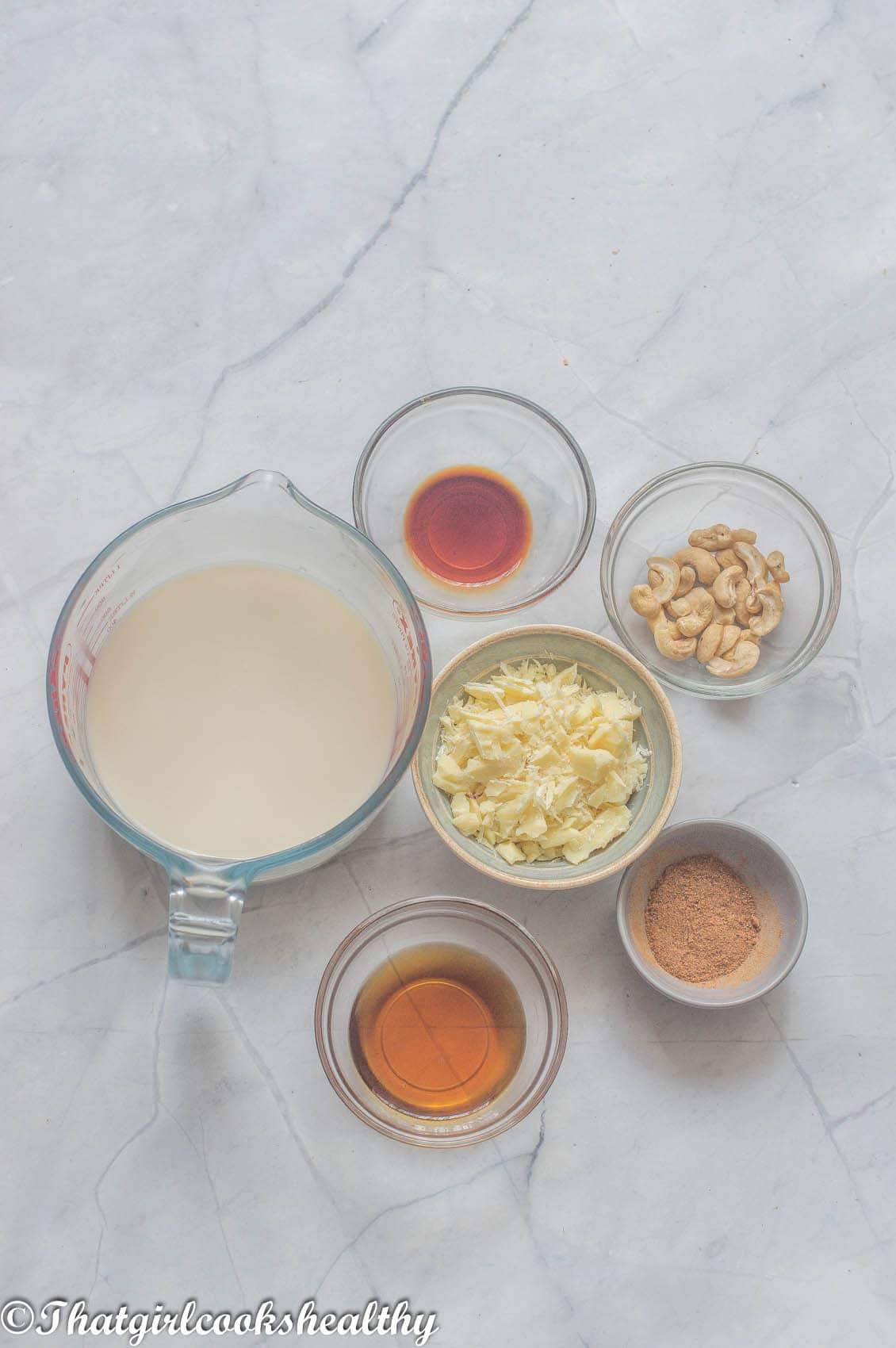 Ingredients that are needed to make the white hot chocolate