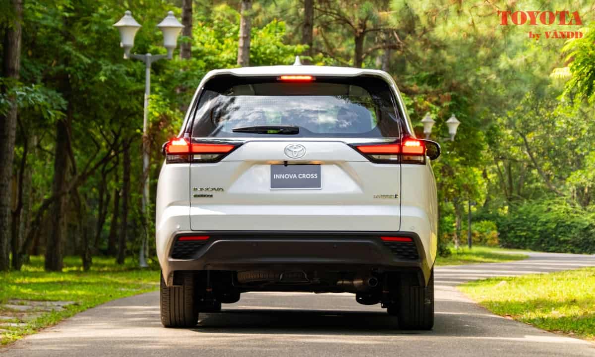 Innova Đuôi xe Innova Cross 2023