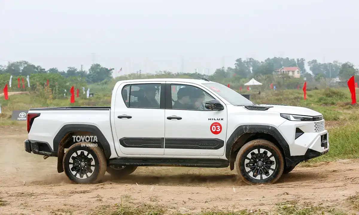 Hilux Toyota Hilux 2026 Hầm hố và Bề thế