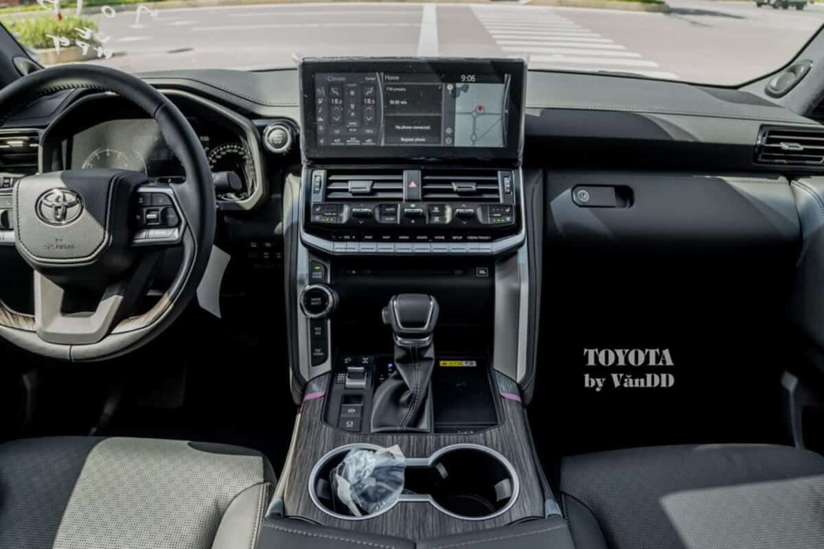 Giá Lăn Bánh Toyota Land Cruiser 2026 tại Bắc Ninh, Hà Nội, Hải Phòng Tổng thể Khoang Nội thất Land Cruiser 2024 LC300