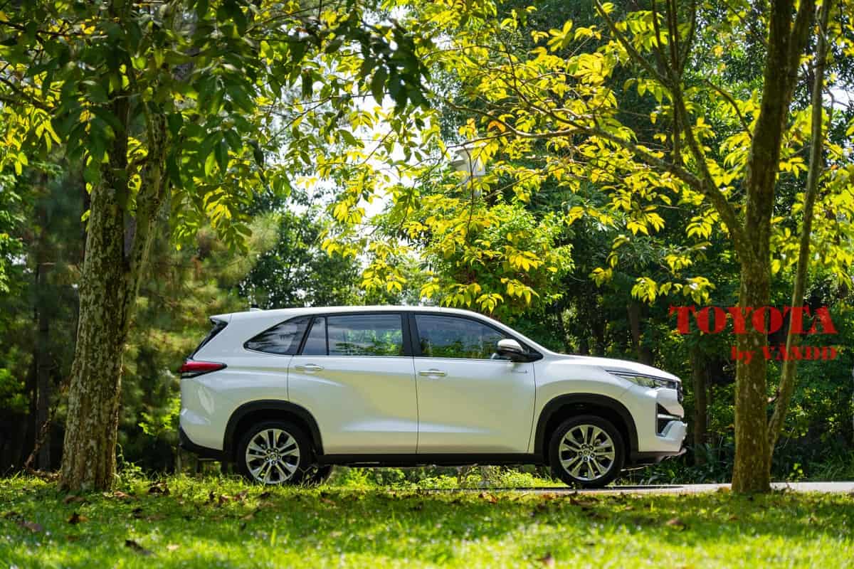 Innova Thân xe Innova Cross 2023