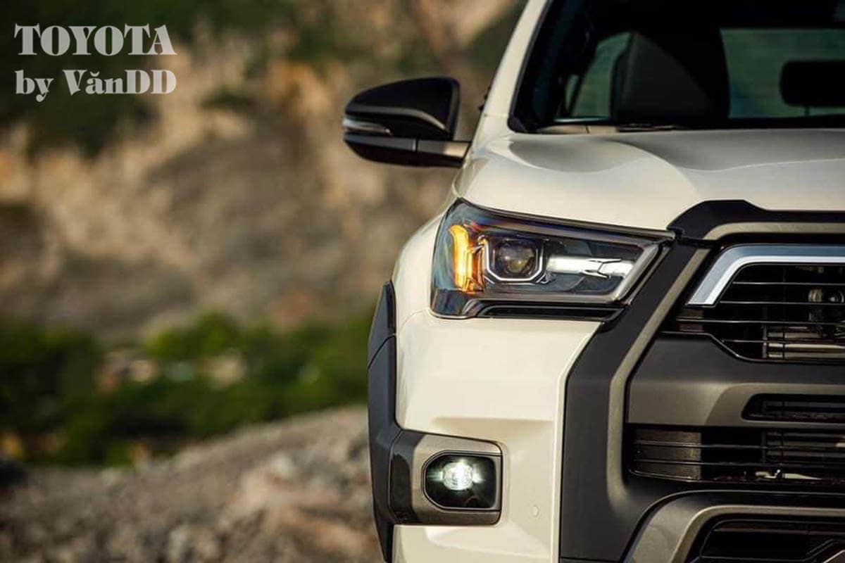 Cụm Đèn pha Hilux 2024