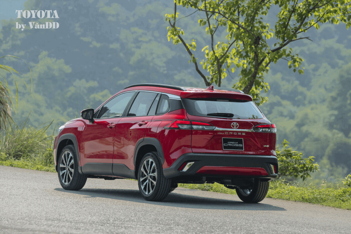 So sánh các phiên bản Toyota Corolla Cross 2024 Đuôi xe Corolla Cross 2024