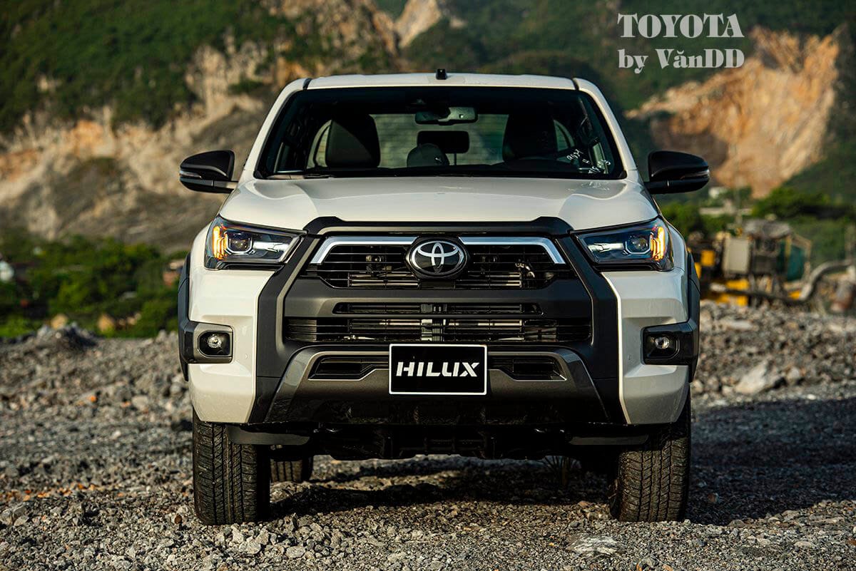 Đầu xe Toyota Hilux 2024