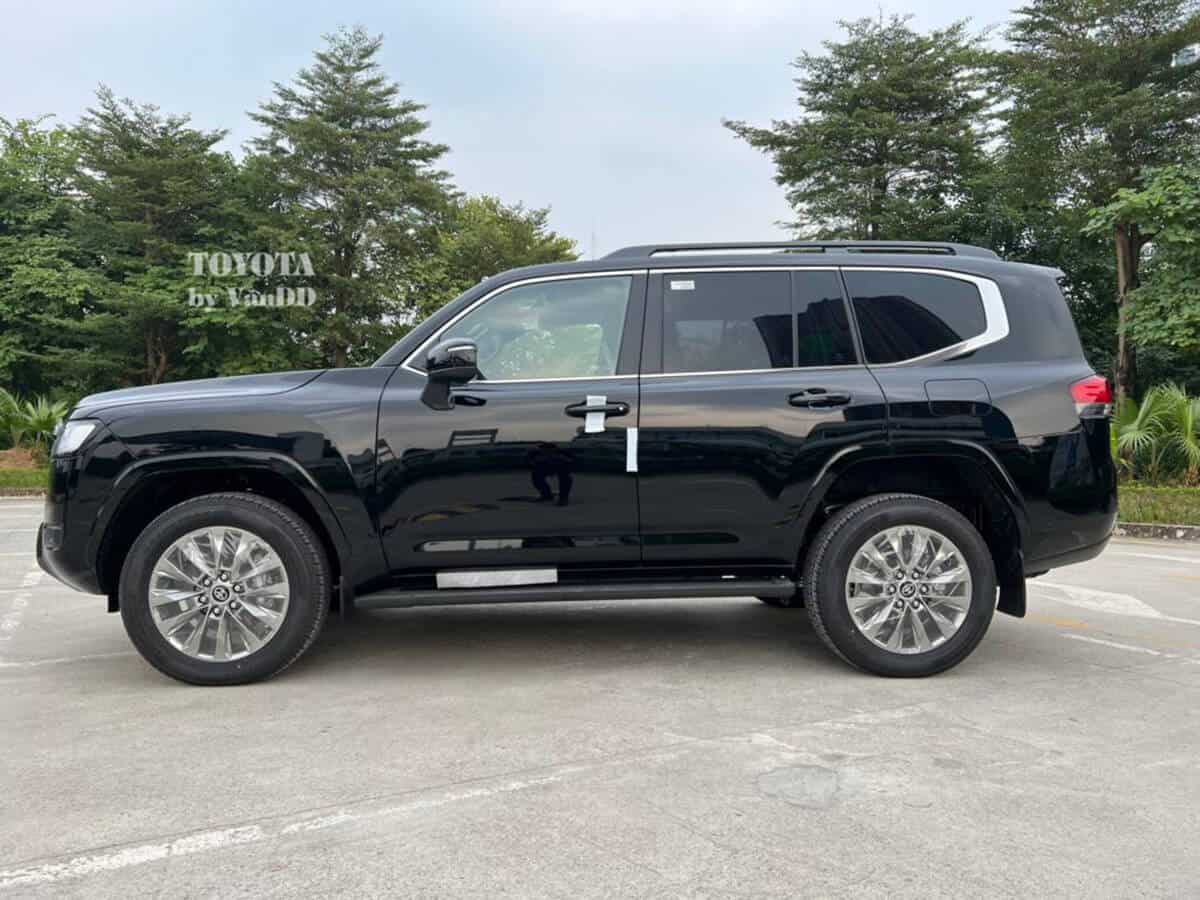 Land Cruiser Hông xe Land Cruiser 2024 LC300