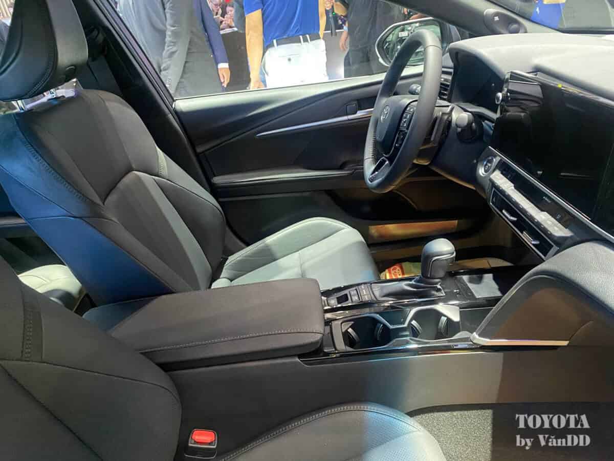 Toyota Camry 2025 – Mẫu Sedan Tốt nhất Phân khúc Không gian nội thất Toyota Camry 2025