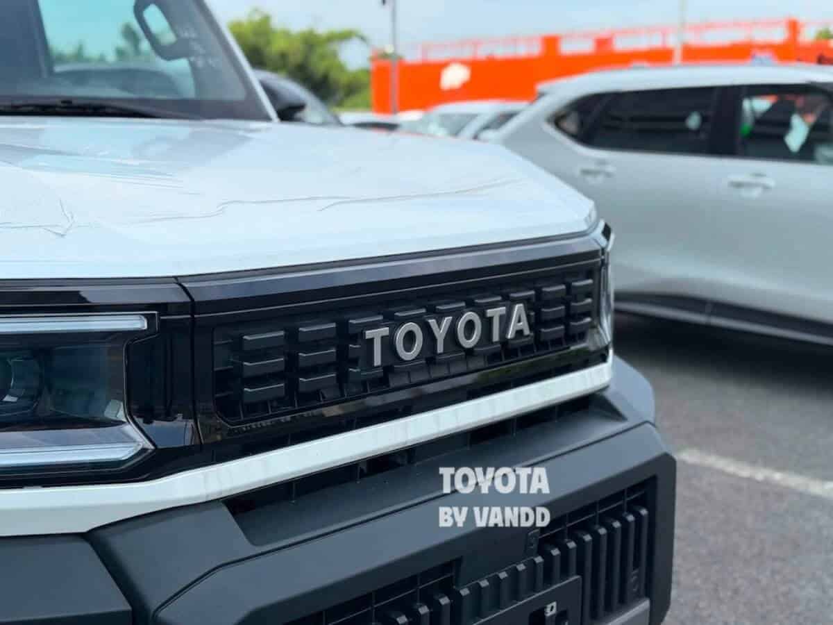 Cụm lưới tản nhiệt Land Cruiser FJ 2026