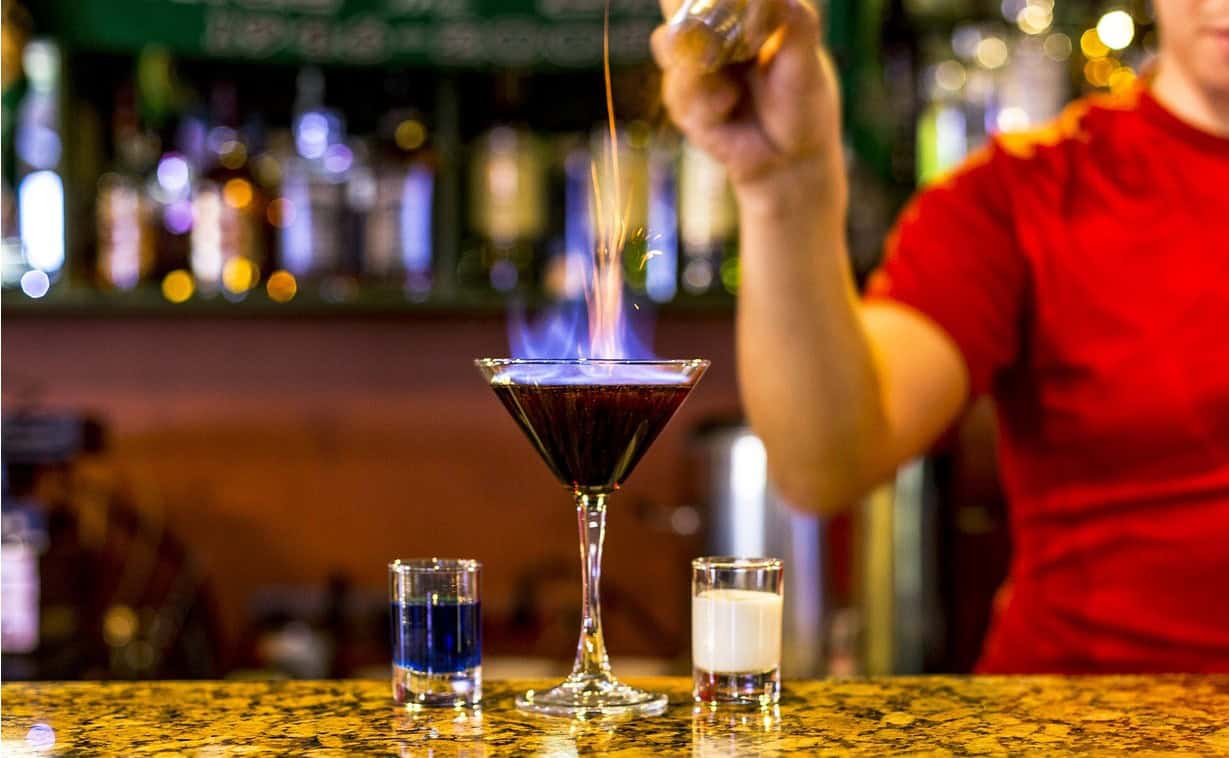Ein Barkeeper Kurs in Gelben Haus ist eine coole Indoor Aktivität in Nürnberg.