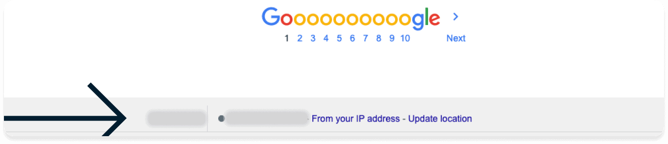 Стрелка внизу страницы Google Search указывает на локацию IP-адреса пользователя, как ее распознает Google.