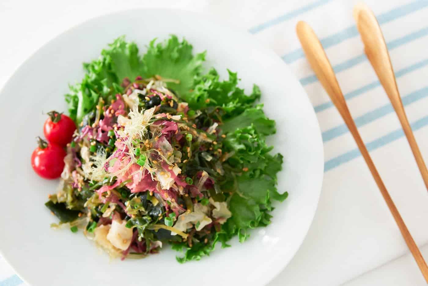 Avoid MSG and artificial dyes by making your own easy nutritious seaweed salad at home.