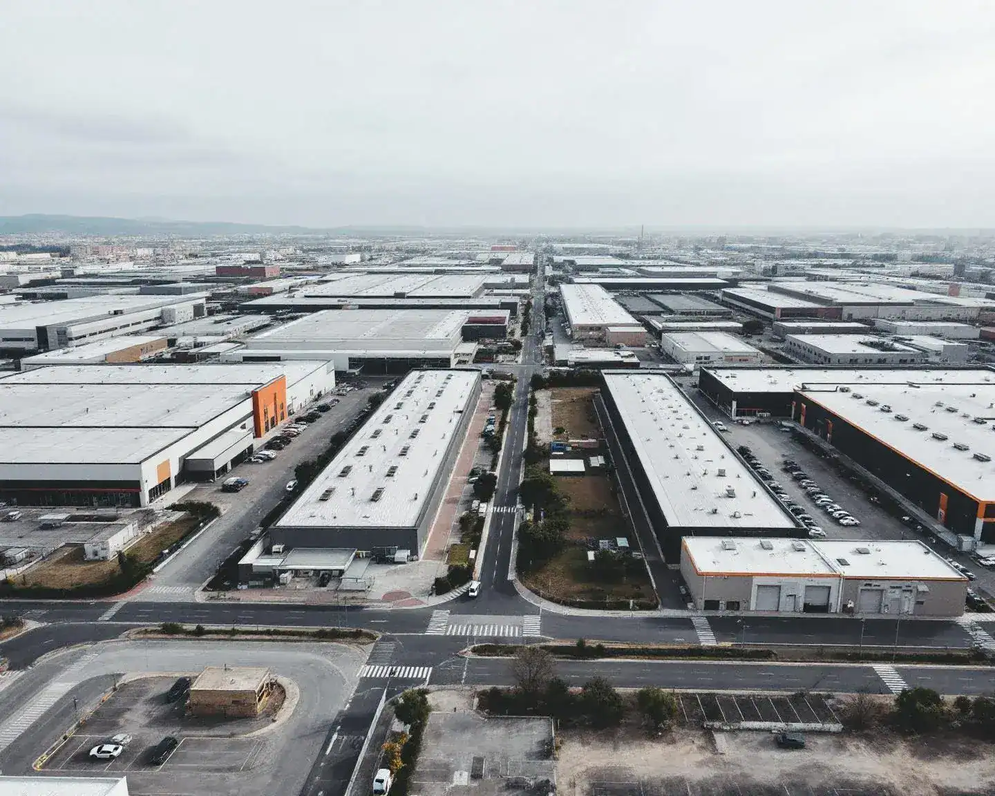 Fotografía aérea del Polígono Industrial Cotes Baixes en Alcoy, drone para industria y obra civil