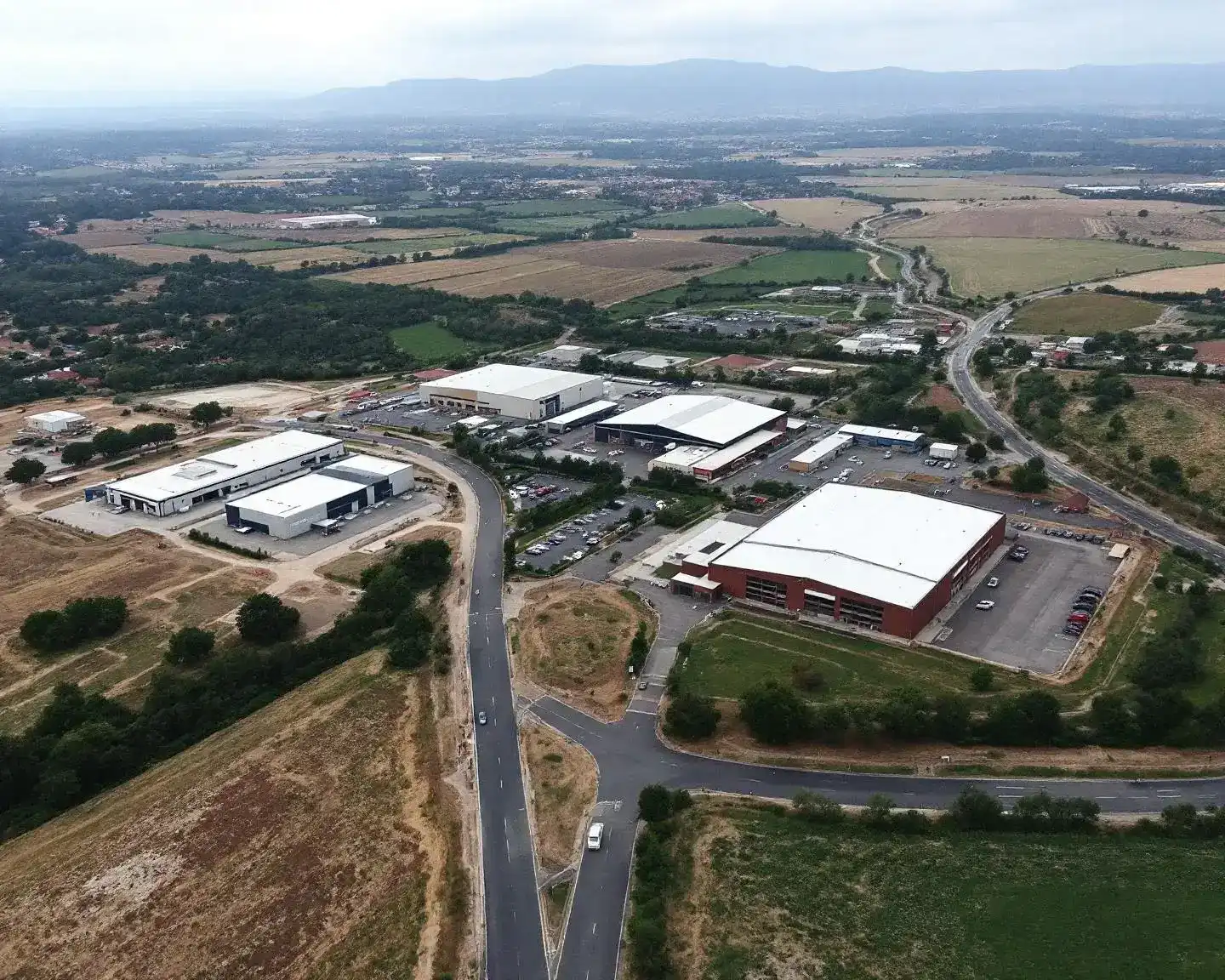 Fotografía aérea del Polígono Industrial Sepes de Cuenca con naves industriales