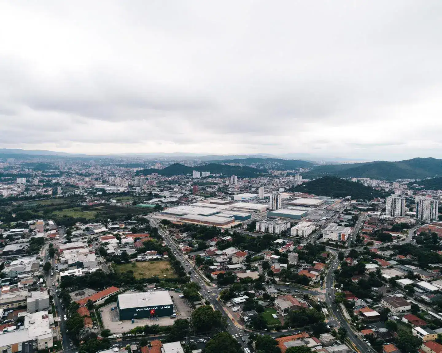 Fotografía aérea del Polígono Industrial Campo Alto en Elda para industria y logística