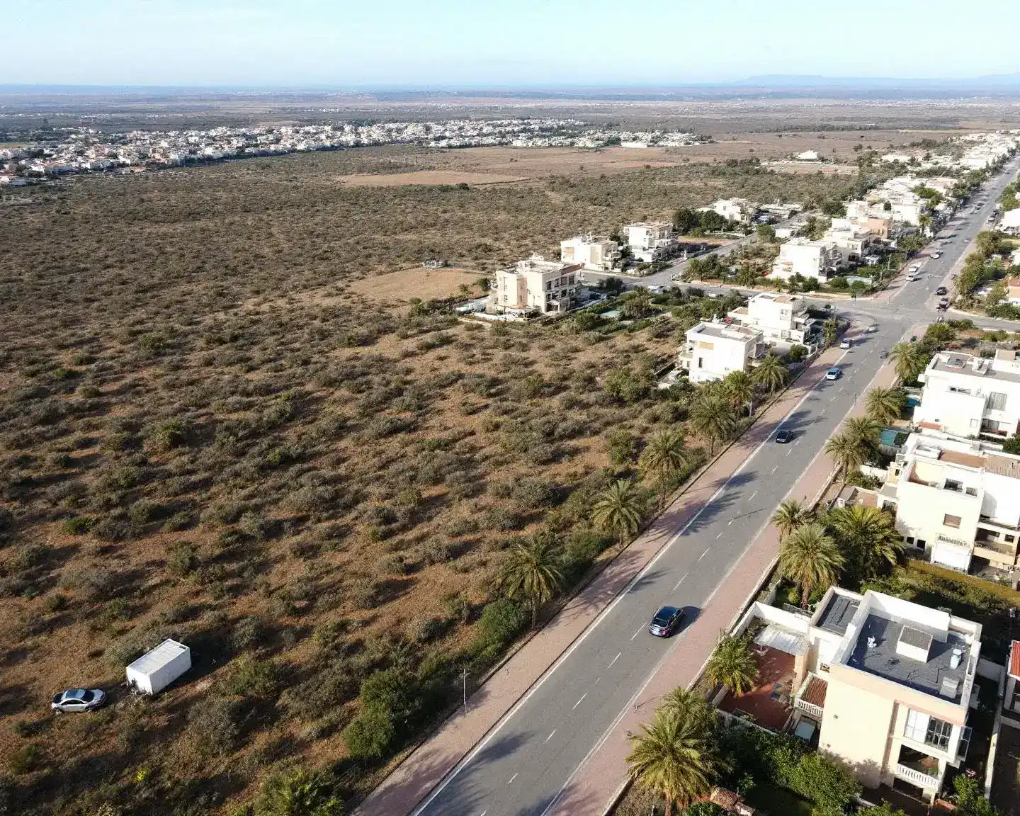 Fotografía aérea de urbanización residencial de baja densidad en Guardamar del Segura, Alicante