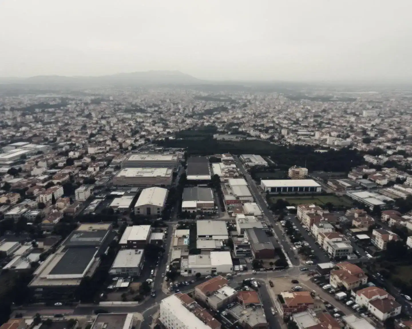 Fotografía aérea de zona industrial y urbana de La Unión, Murcia, con drone profesional