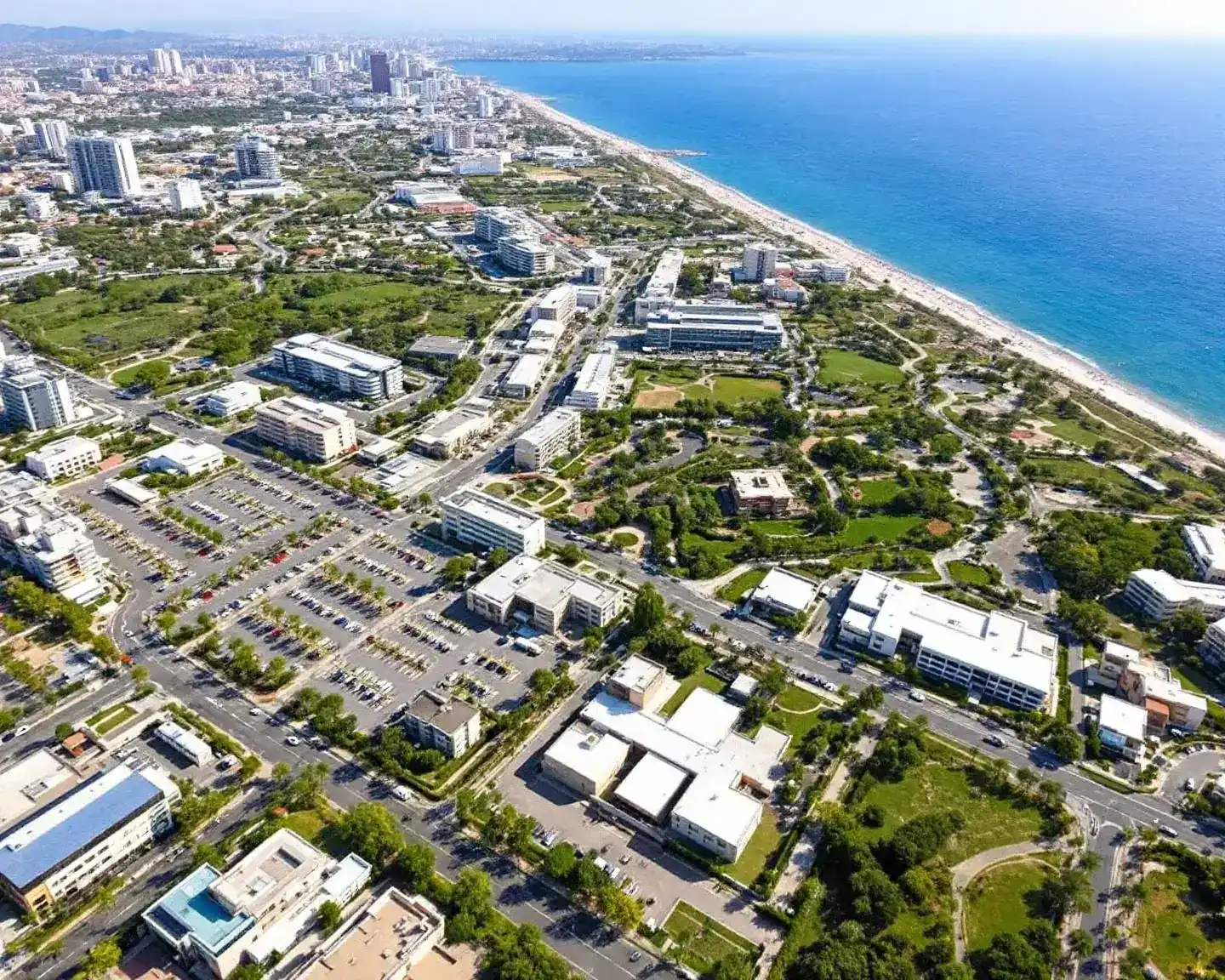 Vista aérea de Marina d'Or en Oropesa del Mar con drones profesionales