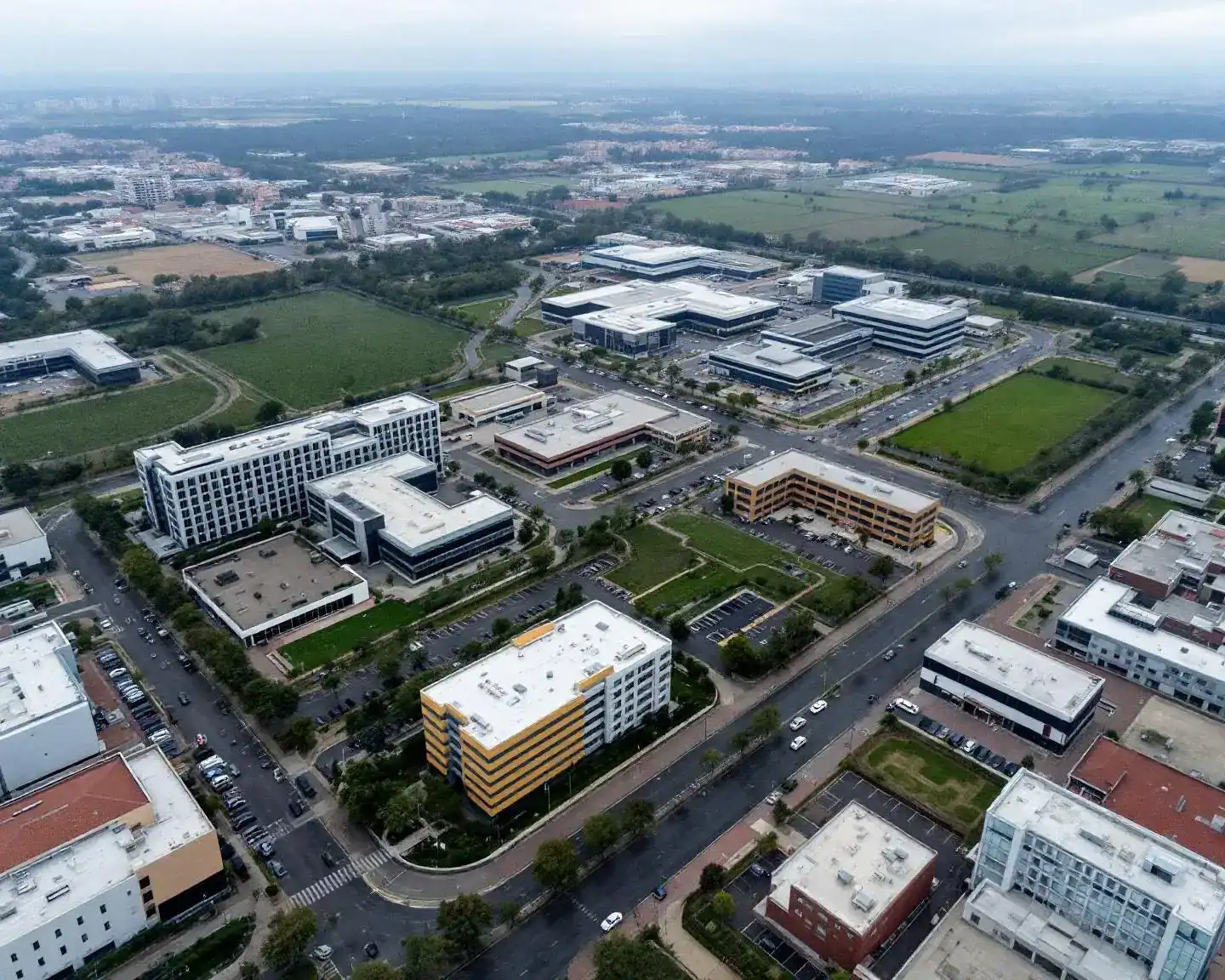 Fotografía aérea del Parque Tecnológico de Valencia en Paterna, vista drone de las instalaciones empresariales